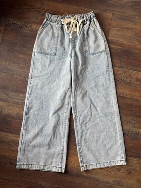 SHEIN Light Wash Wide Leg Flare Jeans